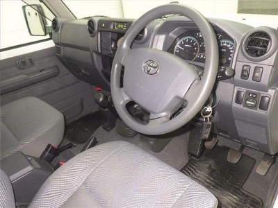 TOYOTA LAND CRUISER 70