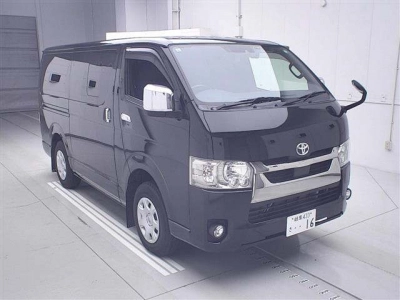 TOYOTA HIACE
