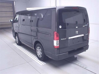 TOYOTA HIACE