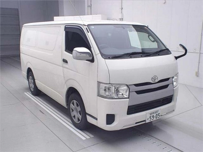 TOYOTA HIACE