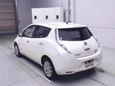 NISSAN LEAF
