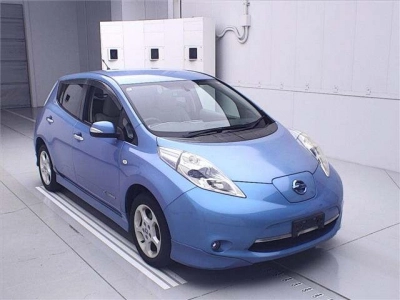 NISSAN LEAF