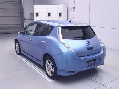 NISSAN LEAF