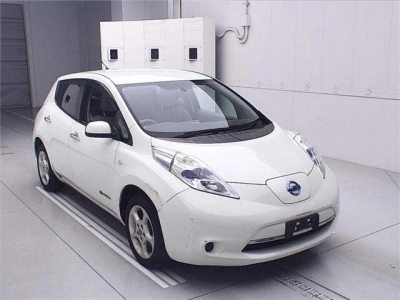 NISSAN LEAF