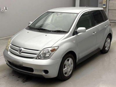 TOYOTA IST