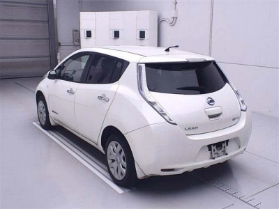 NISSAN LEAF