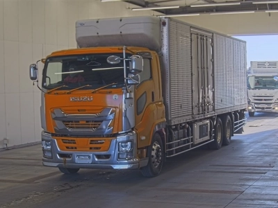 ISUZU GIGA