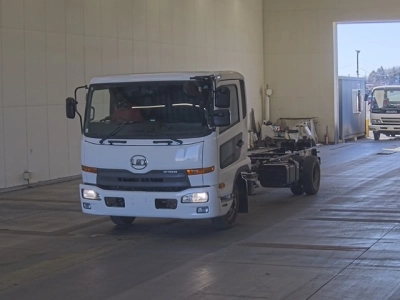NISSAN UD