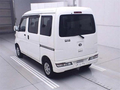 TOYOTA PIXIS VAN