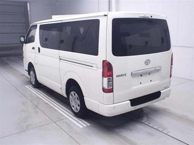 TOYOTA HIACE