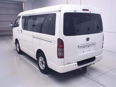 TOYOTA REGIUS ACE