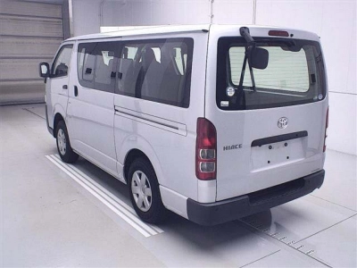 TOYOTA HIACE