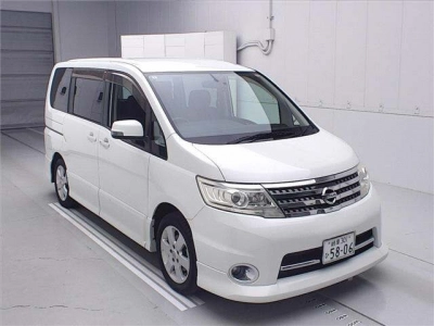 NISSAN SERENA