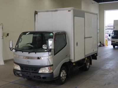 TOYOTA DYNA