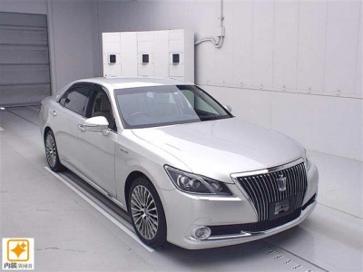 TOYOTA CROWN MAJESTA