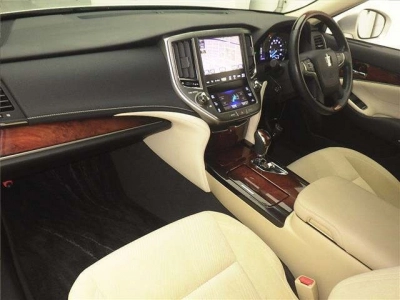 TOYOTA CROWN MAJESTA