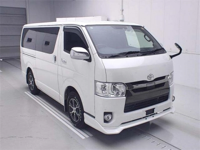 TOYOTA HIACE