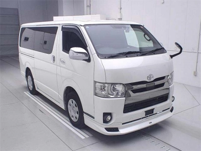 TOYOTA HIACE