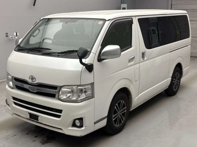 TOYOTA HIACE VAN