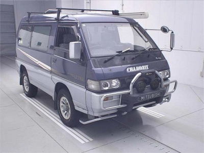 MITSUBISHI DELICA WAGON