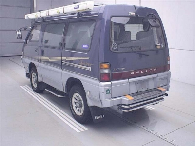 MITSUBISHI DELICA WAGON