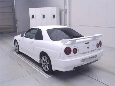 NISSAN SKYLINE
