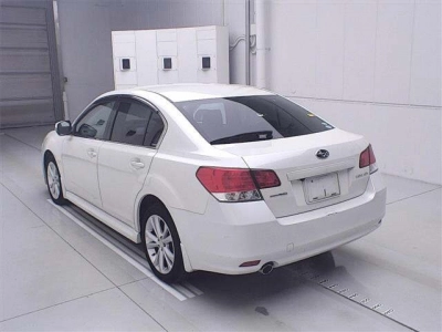 SUBARU LEGACY B4