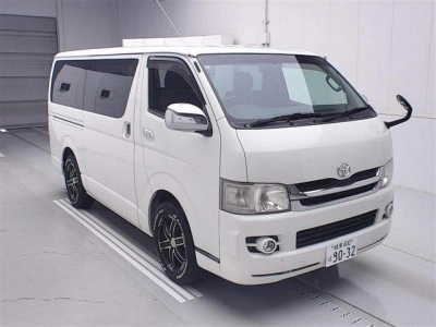 TOYOTA REGIUS ACE