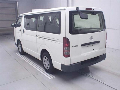TOYOTA HIACE