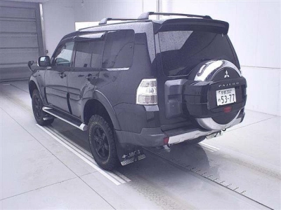 MITSUBISHI PAJERO