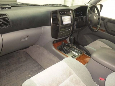 TOYOTA LAND CRUISER 100