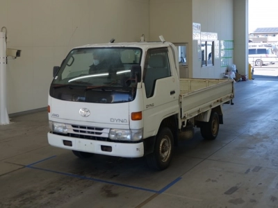 TOYOTA DYNA