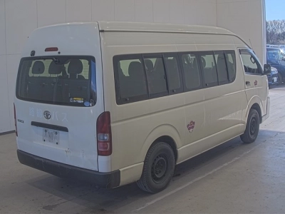 TOYOTA HIACE COMMUTER