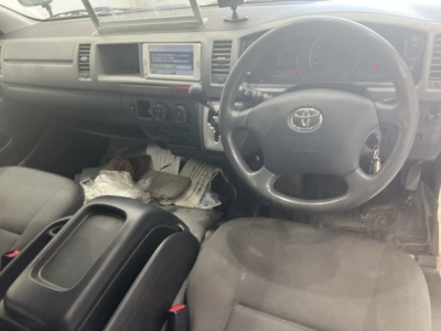 TOYOTA HIACE COMMUTER