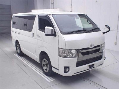 TOYOTA HIACE