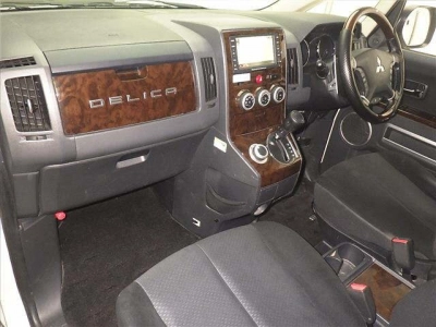 MITSUBISHI DELICA D:5