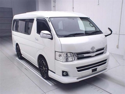 TOYOTA HIACE