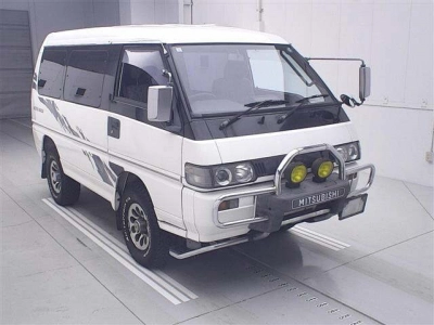 MITSUBISHI DELICA WAGON