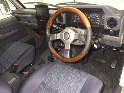 TOYOTA LAND CRUISER 70