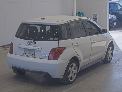 TOYOTA IST
