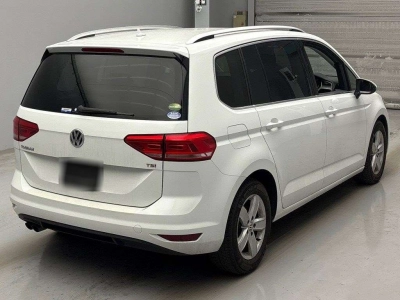 VOLKSWAGEN GOLF TOURAN