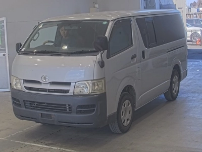 TOYOTA HIACE