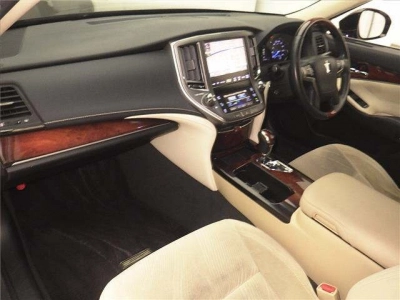 TOYOTA CROWN MAJESTA