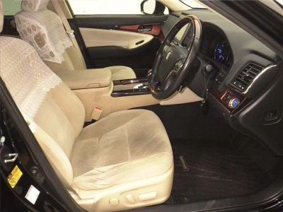 TOYOTA CROWN MAJESTA