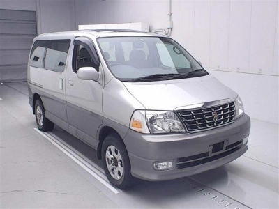 TOYOTA GRAND HIACE