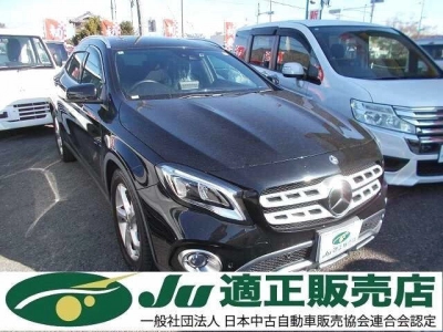 MERCEDES BENZ GLA