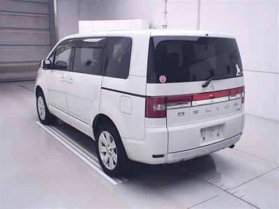 MITSUBISHI DELICA D:5