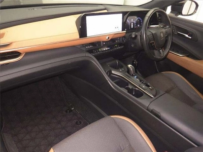 TOYOTA CROWN CROSSOVER