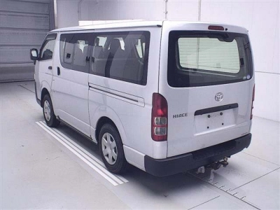 TOYOTA HIACE