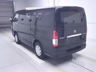 TOYOTA HIACE